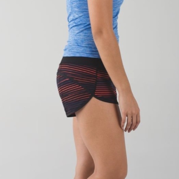 Lululemon Speed Short 4-Way Stretch Twisted Dune Alarming Black / Black 8 - Picture 2 of 8